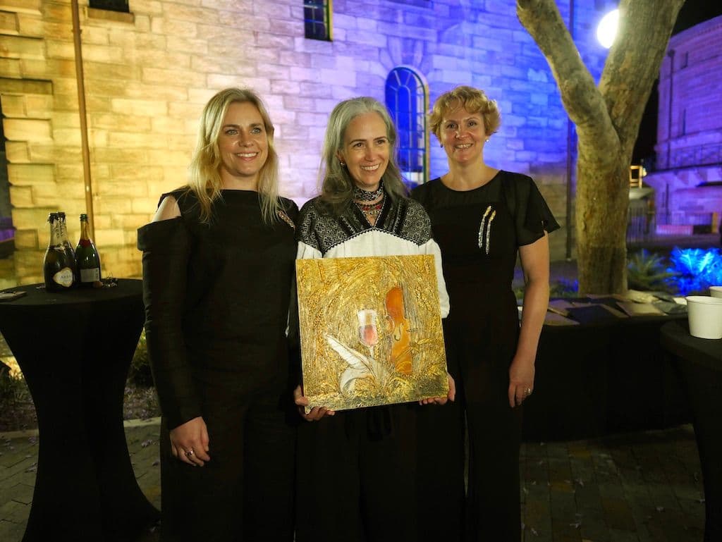 Giving the main image as a gift to the producer