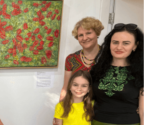 An award winning artist Tetiana Koldunenko with guests